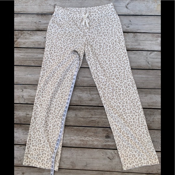 NWT Women’s Old Navy Leopard Fleece Pajama Pants, Medium - Picture 2 of 3